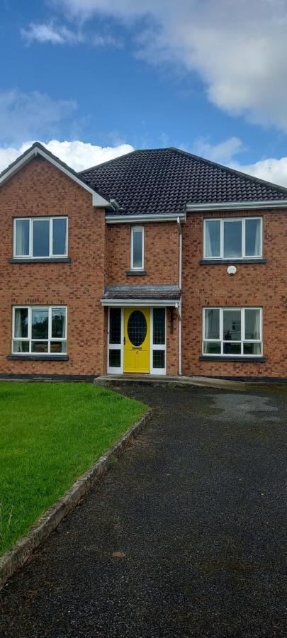 1 Cartrun Breac N39D7H6 Opposite Longford Rugby Club - See The Yellow Door Ngoại thất bức ảnh